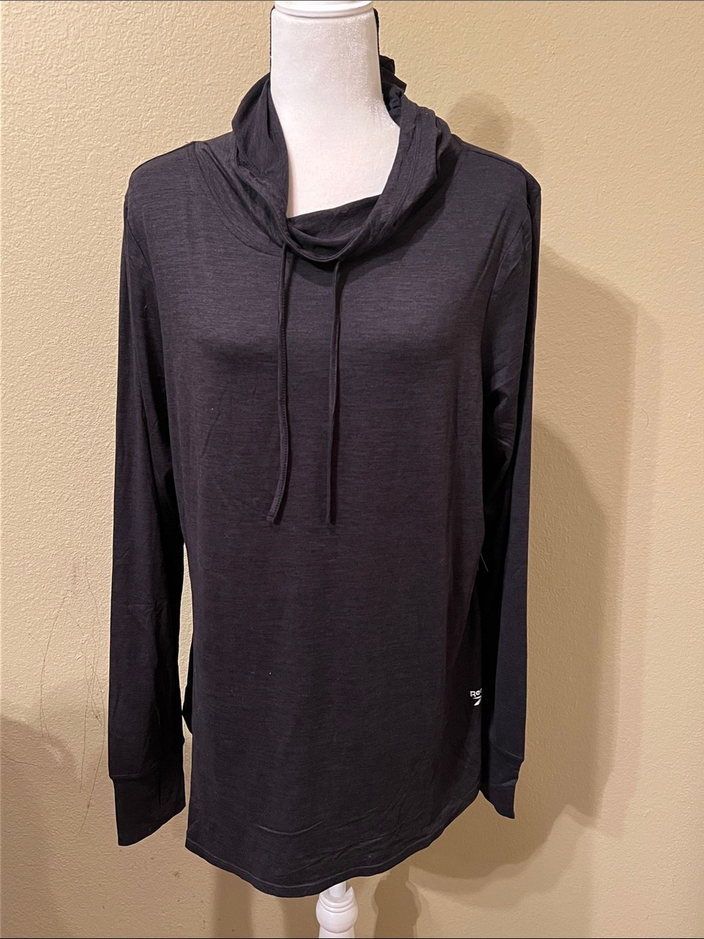 🏃‍♂️NWT Reebok brand women’s moisture management style athletic shirt
